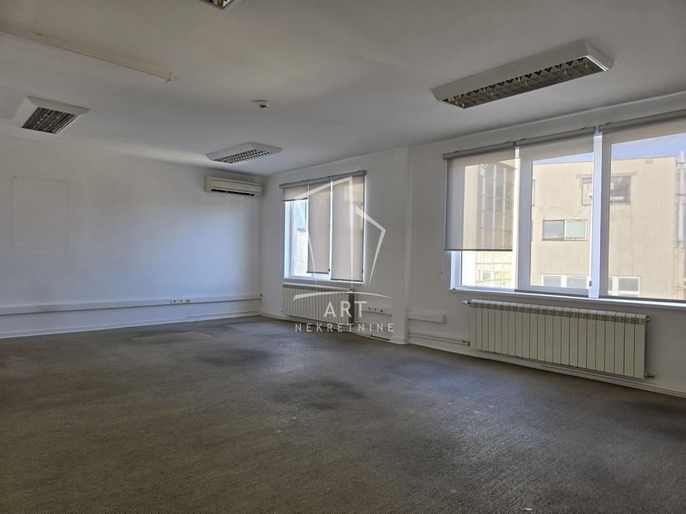 Glavna slika -Trg Nikole Pašića,  Lokal za izdavanje, 192m2, 2.700€