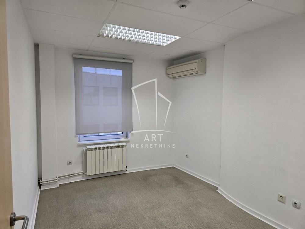 Slika 5 - Trg Nikole Pašića,  Lokal za izdavanje, 300m2, 4.300€