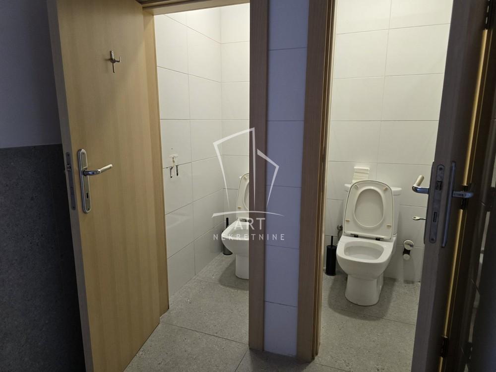 Slika 11 - Trg Nikole Pašića,  Lokal za izdavanje, 300m2, 4.300€