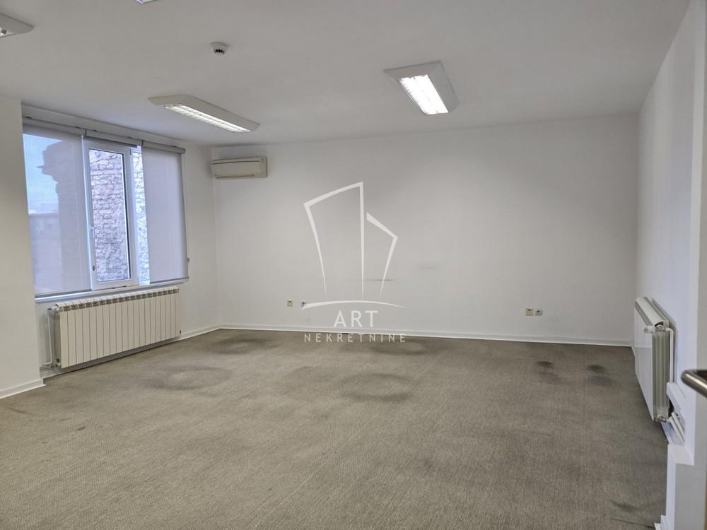 Slika 3 - Trg Nikole Pašića,  Lokal za izdavanje, 300m2, 4.300€