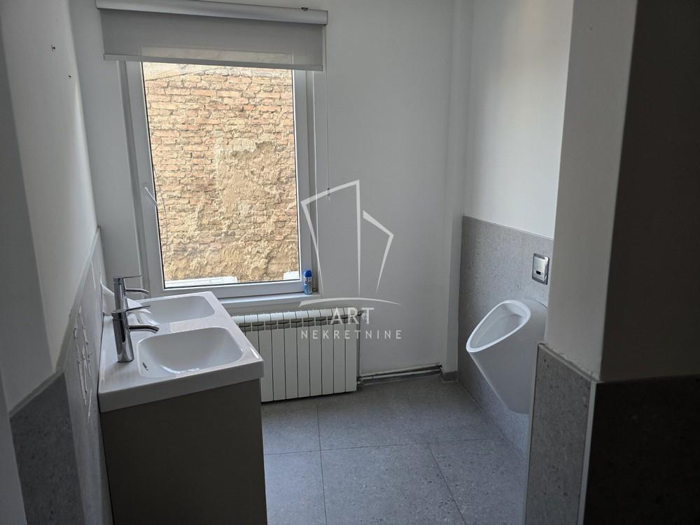 Slika 10 - Trg Nikole Pašića,  Lokal za izdavanje, 300m2, 4.300€