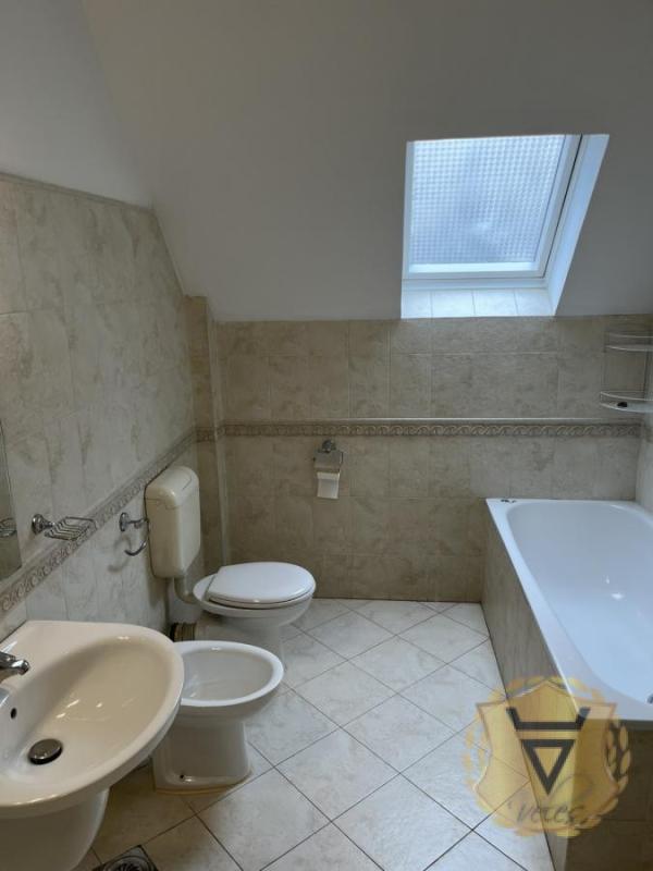 Slika 8 - Kuća za izdavanje, 220m2, 3.000€