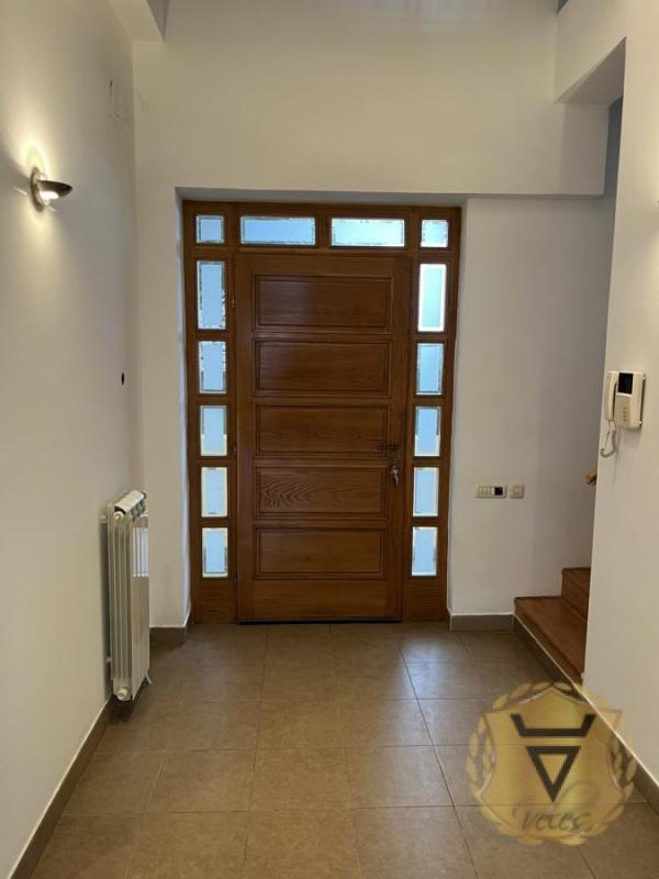 Slika 1 - Kuća za izdavanje, 220m2, 3.000€