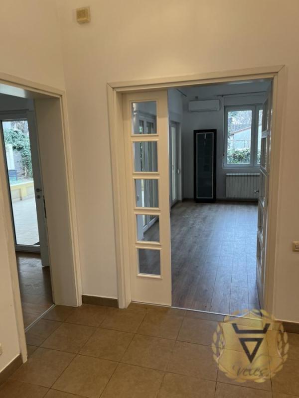 Slika 5 - Kuća za izdavanje, 220m2, 3.000€