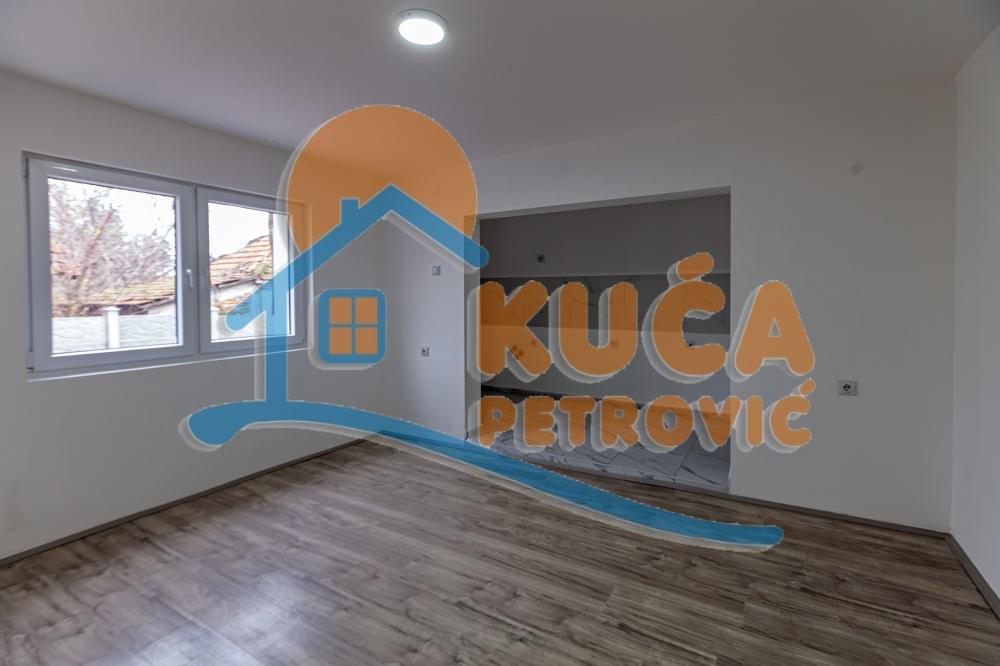 Slika 5 - 7. jula,  Kuća na prodaju, 204m2, 145.000€