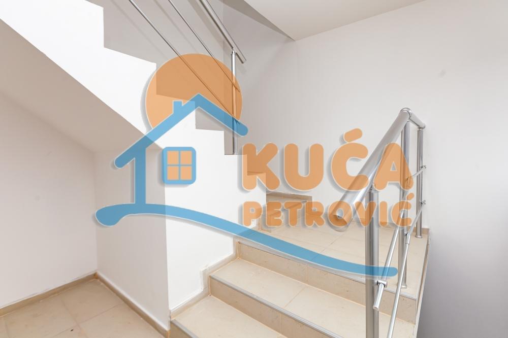 Slika 11 - 7. jula,  Kuća na prodaju, 204m2, 145.000€