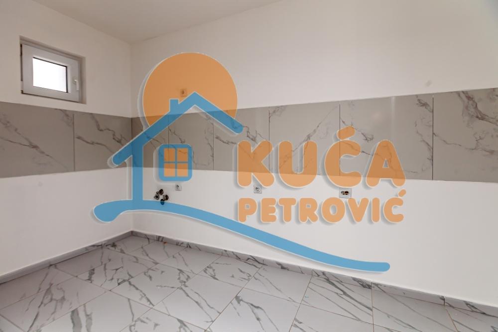 Slika 6 - 7. jula,  Kuća na prodaju, 204m2, 145.000€