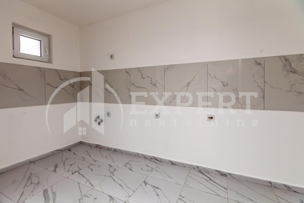 Slika 6 - 7. jula,  Kuća na prodaju, 204m2, 145.000€