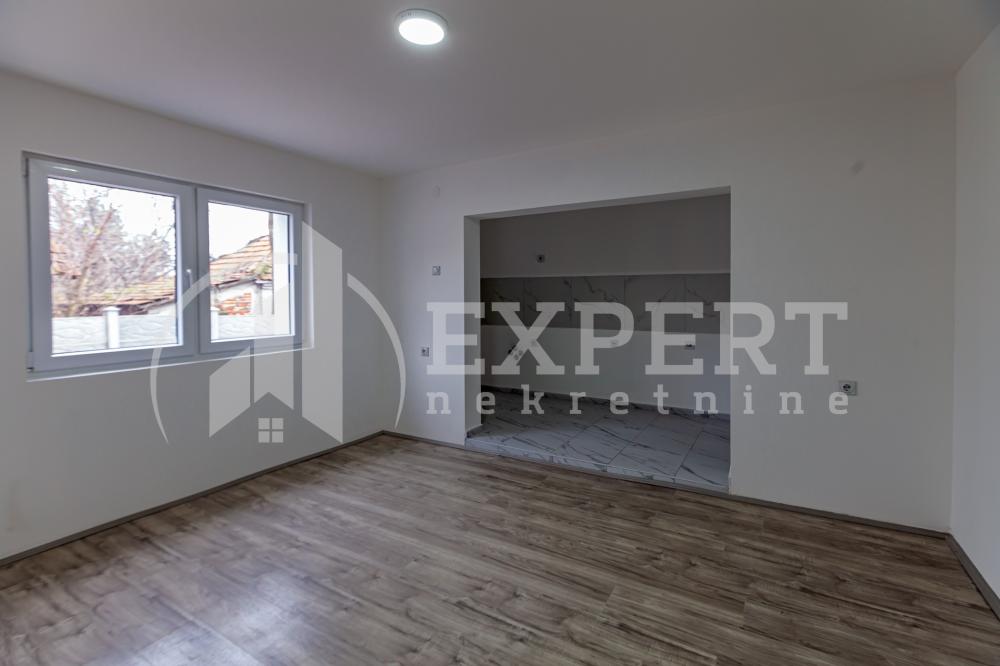 Slika 5 - 7. jula,  Kuća na prodaju, 204m2, 145.000€