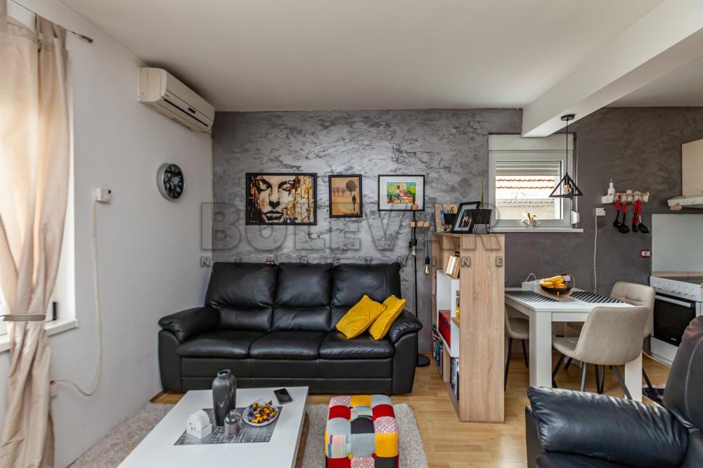 Slika 1 - Aleksandra Petrovića, Troiposoban stan na prodaju, 96m2, 120.000€