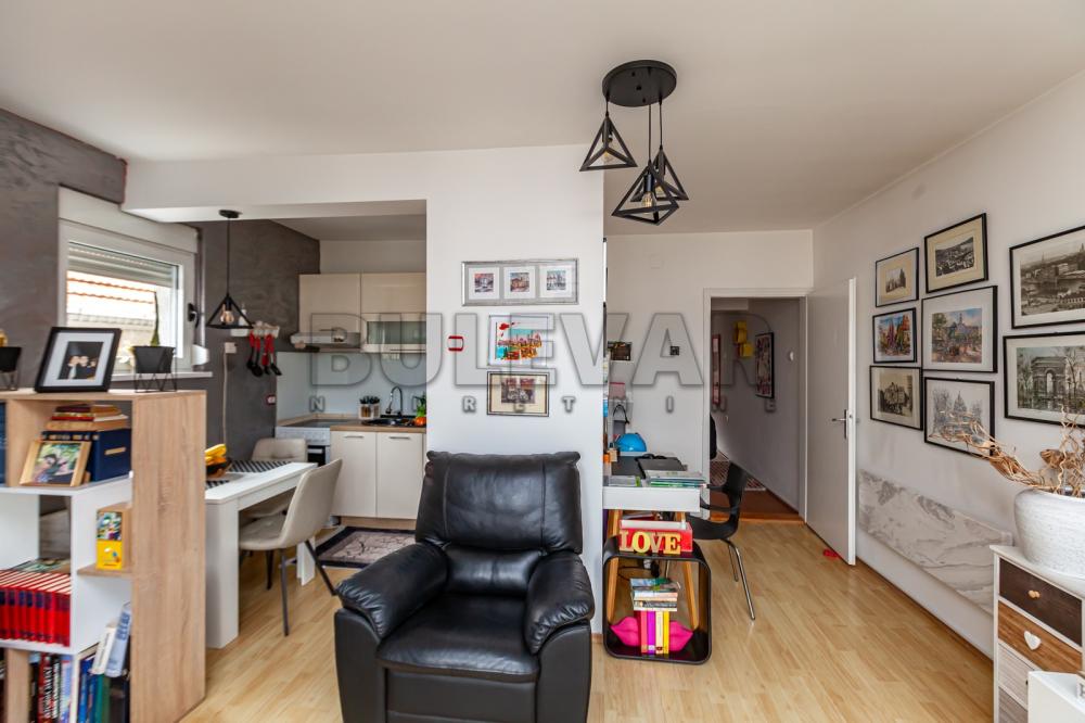 Slika 2 - Aleksandra Petrovića, Troiposoban stan na prodaju, 96m2, 120.000€