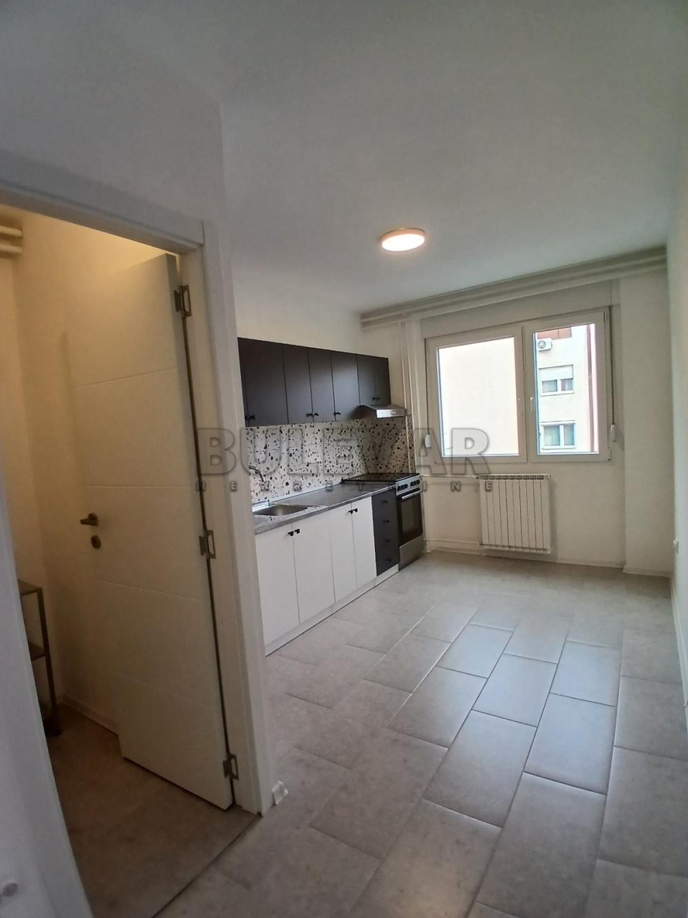 Slika 5 - Sremska, Trosoban stan za izdavanje, 68m2, 550€