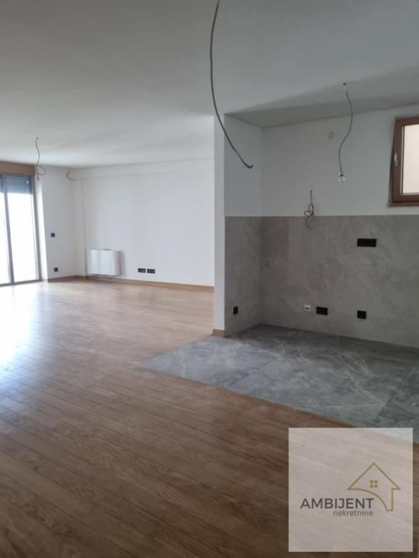 Slika 4 - Četvoroiposoban stan na prodaju, 261m2, 1.305.000€