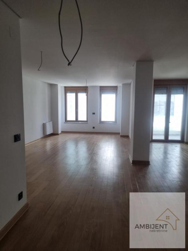 Slika 2 - Četvoroiposoban stan na prodaju, 261m2, 1.305.000€
