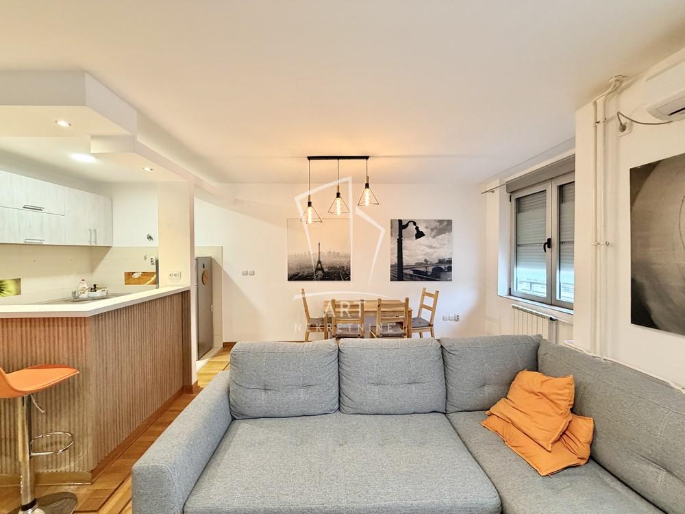 Slika 1 - Golubačka, Trosoban stan za izdavanje, 49m2, 1.500€