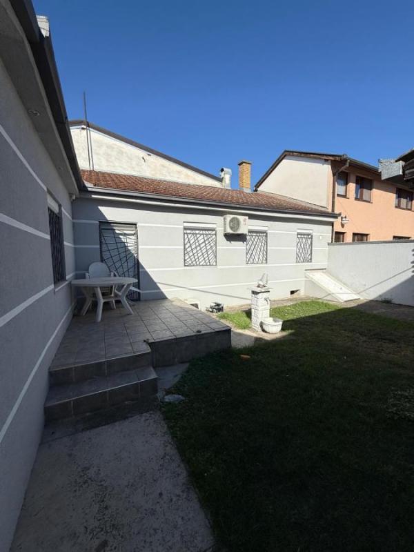 Glavna slika - Kuća za izdavanje, 130m2, 900€