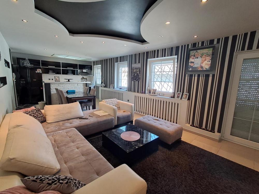 Slika 2 -  Kuća za izdavanje, 130m2, 900€