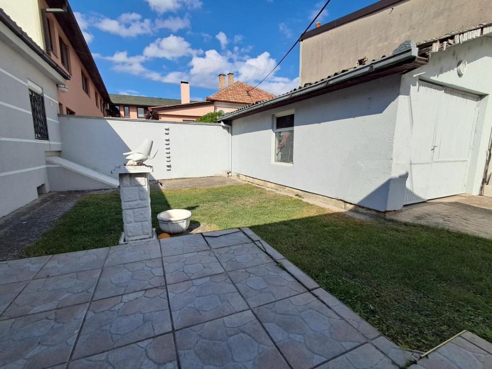 Slika 1 -  Kuća za izdavanje, 130m2, 900€