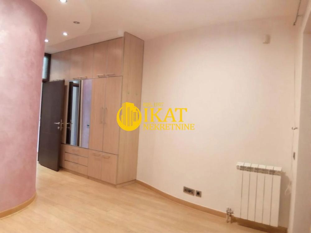 Slika 2 - Nebojšina, Četvorosoban stan za izdavanje, 174m2, 2.200€