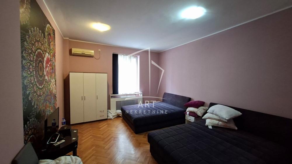 Slika 5 - Dečanska,  Lokal za izdavanje, 250m2, 3.000€
