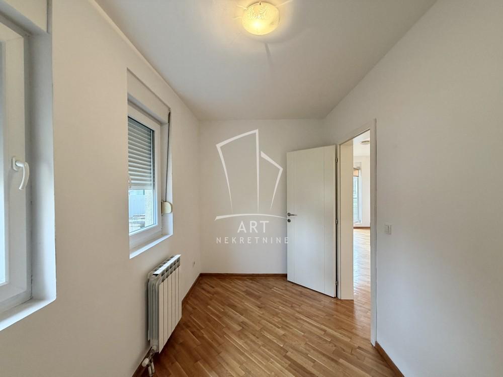 Slika 2 - Mezijska, Dvoiposoban stan na prodaju, 51m2, 100.000€