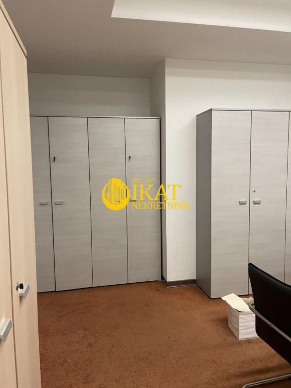 Slika 5 - Trg republike,  Lokal za izdavanje, 526m2, 7.890€