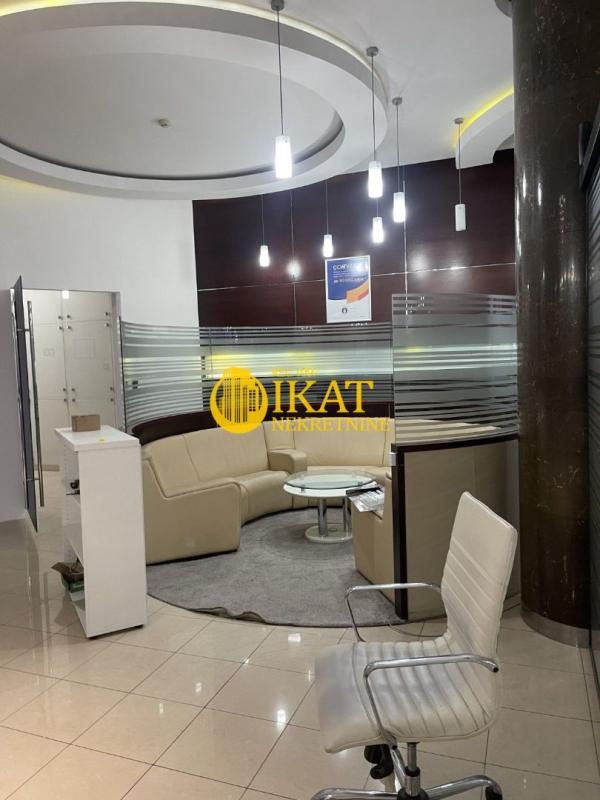 Slika 3 - Trg republike,  Lokal za izdavanje, 526m2, 7.890€