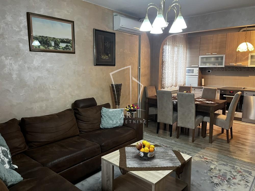 Slika 1 - Dr Nika Miljanića, Šestosoban stan na prodaju, 110m2, 278.000€