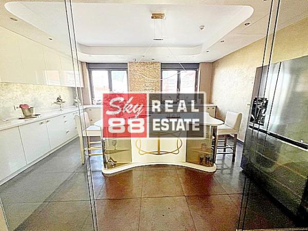 Slika 6 - Četvorosoban stan na prodaju, 214m2, 1.450.000€