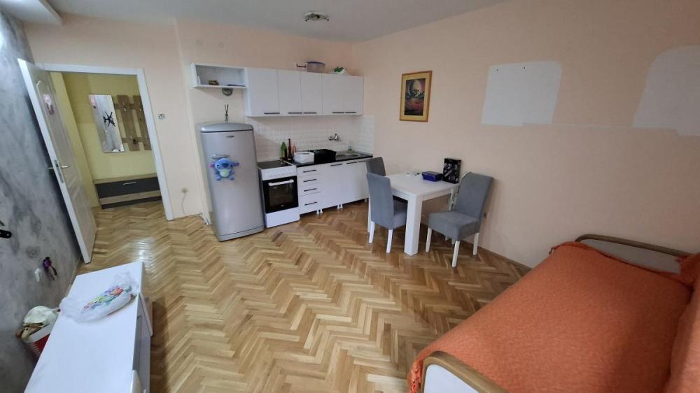 Glavna slika -Jednoiposoban stan za izdavanje, 42m2, 330€