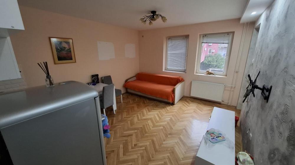 Slika 1 - Jednoiposoban stan za izdavanje, 42m2, 330€