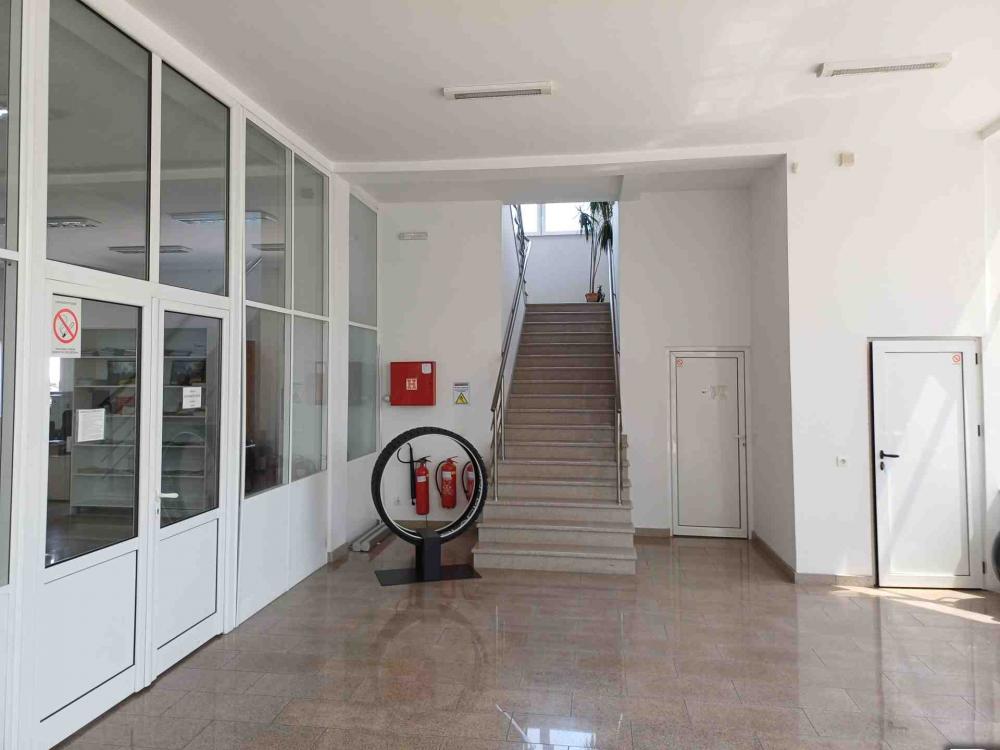 Slika 7 - Batajnički drum,  Lokal za izdavanje, 270m2, 2.000€