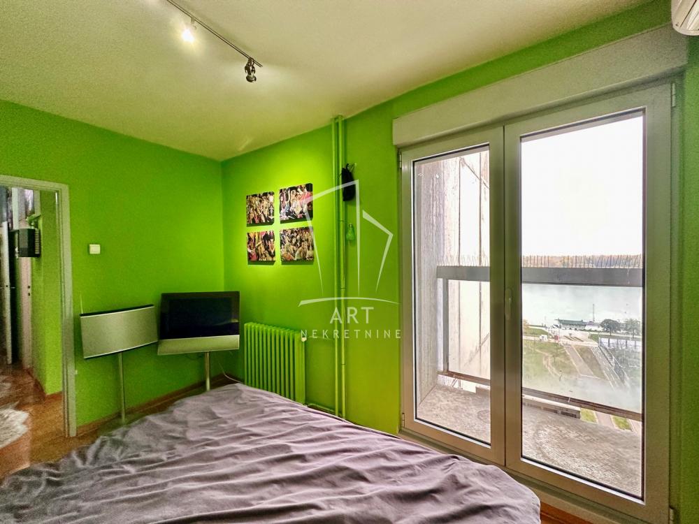 Slika 5 - Bulevar Maršala Tolbuhina, Trosoban stan na prodaju, 80m2, 330.000€