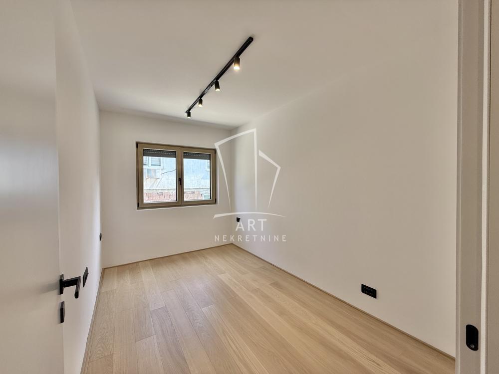 Slika 7 - Sazonova, Petosoban stan za izdavanje, 152m2, 2.200€