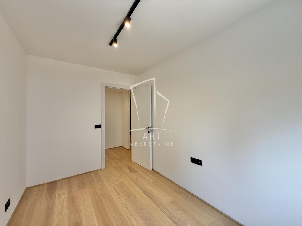 Slika 6 - Sazonova, Petosoban stan za izdavanje, 152m2, 2.200€