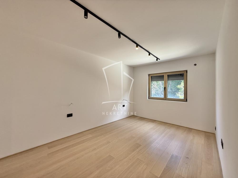 Slika 9 - Sazonova, Petosoban stan za izdavanje, 152m2, 2.200€