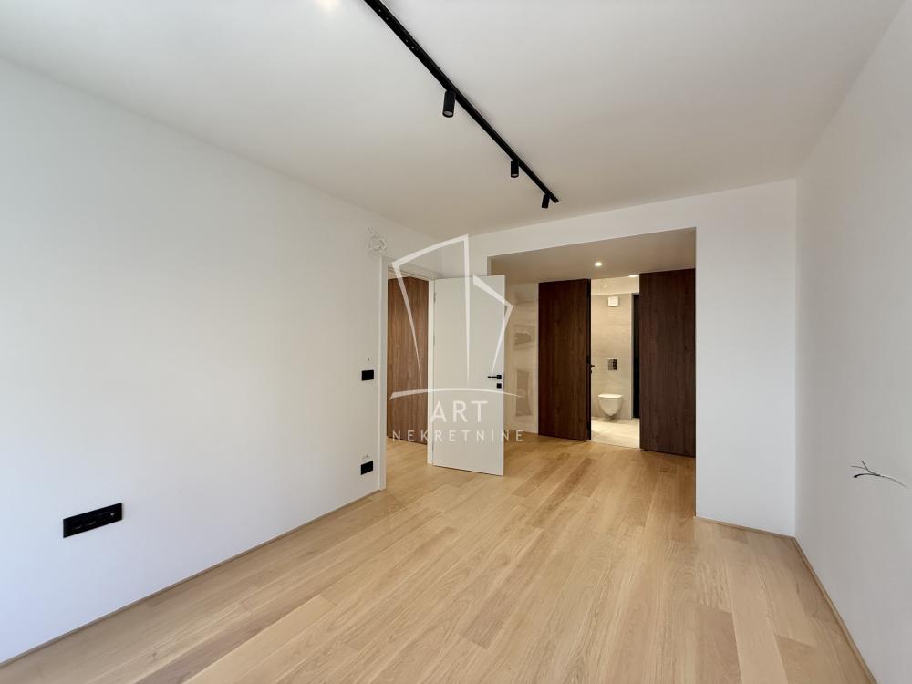 Slika 1 - Sazonova, Petosoban stan za izdavanje, 152m2, 2.200€