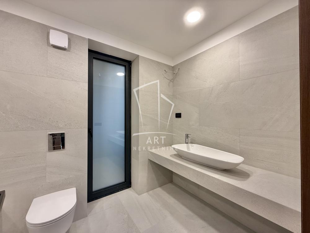 Slika 10 - Sazonova, Petosoban stan za izdavanje, 152m2, 2.200€