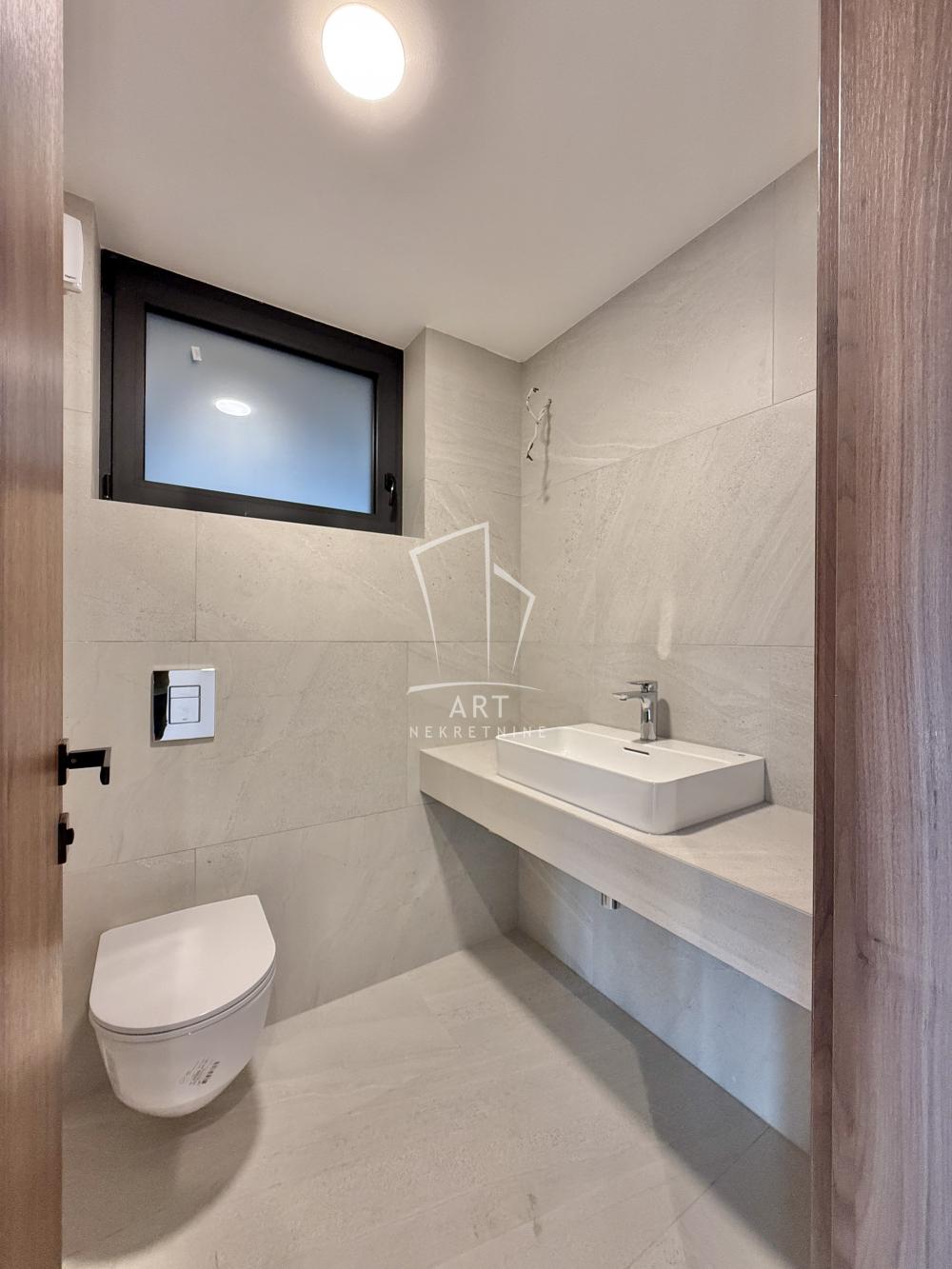 Slika 11 - Sazonova, Petosoban stan za izdavanje, 152m2, 2.200€