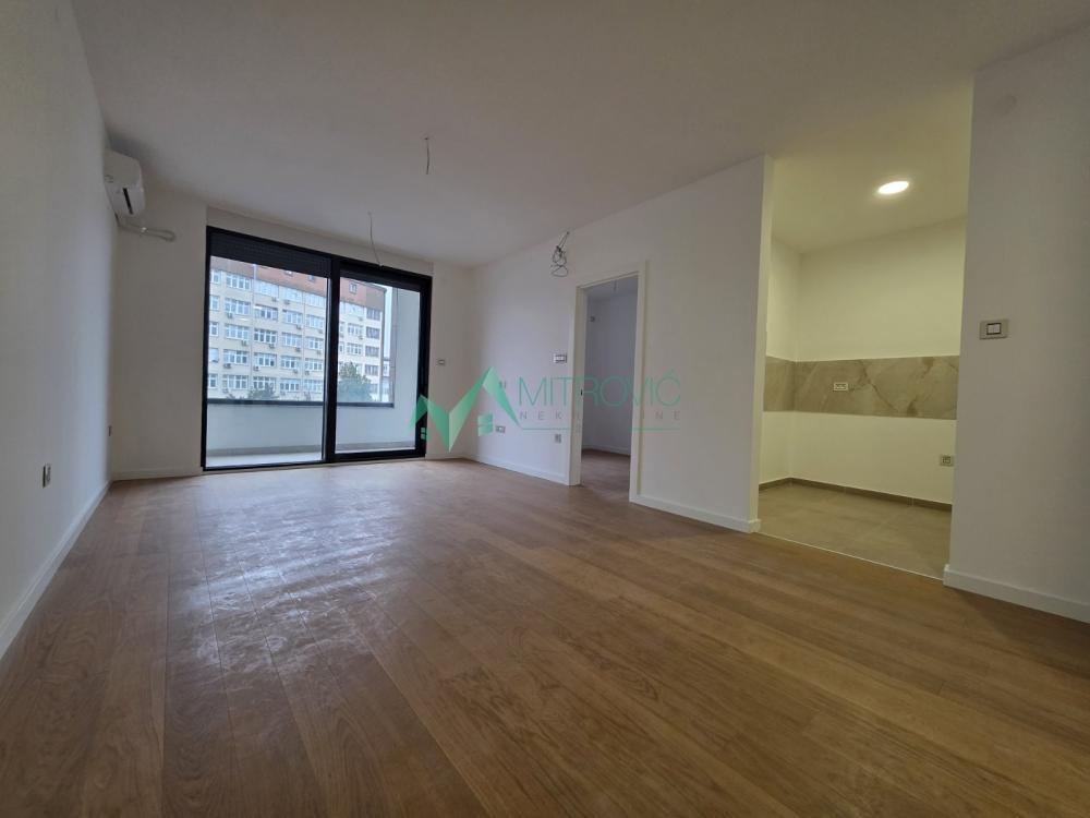 Glavna slika -Četvorosoban stan na prodaju, 82m2, 270.340€