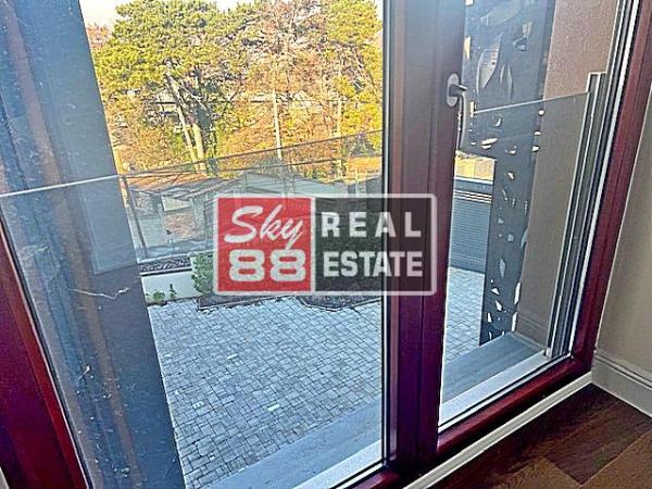 Slika 7 - Četvorosoban stan za izdavanje, 173m2, 3.500€