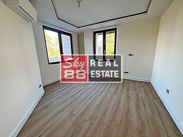 Slika 11 - Četvorosoban stan za izdavanje, 156m2, 4.500€