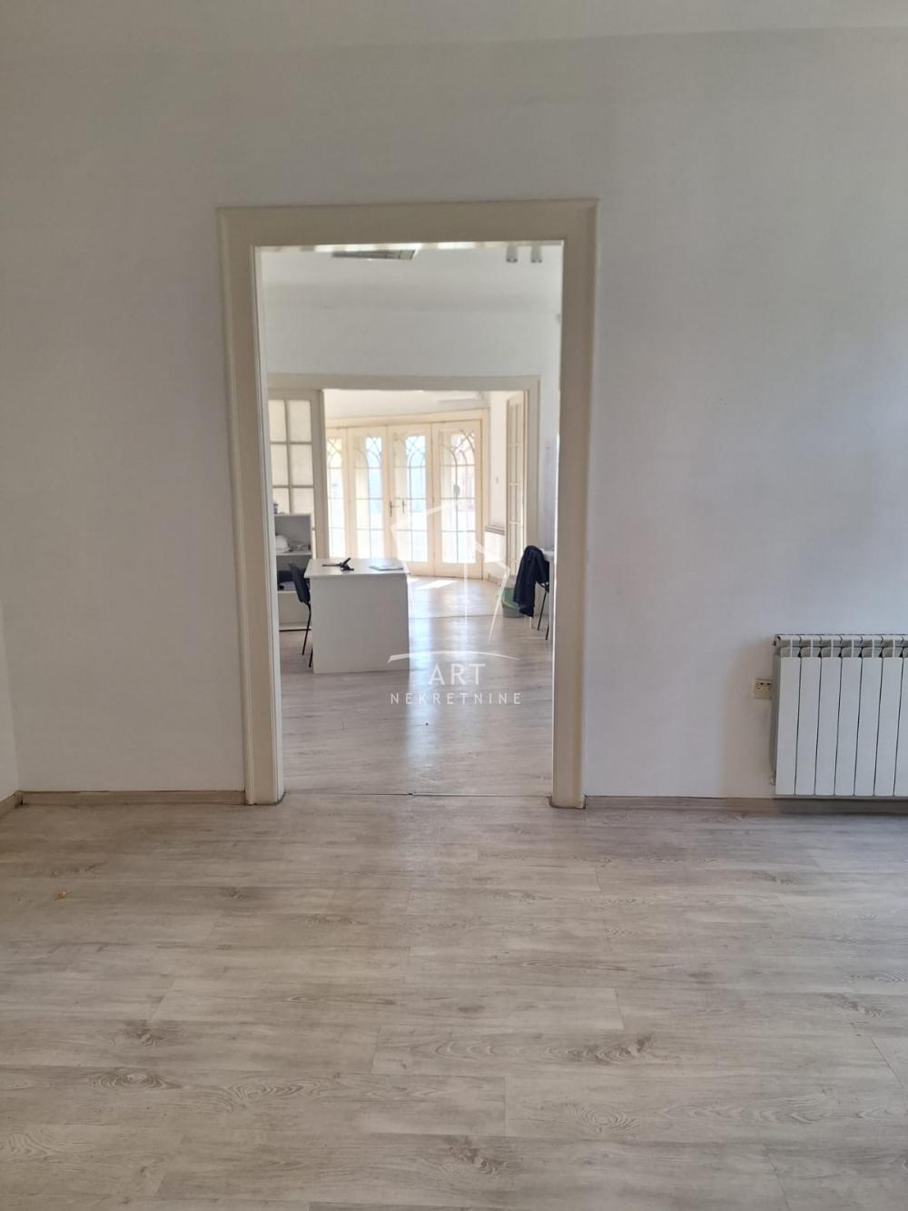 Slika 1 - Sremska,  Lokal za izdavanje, 107m2, 1.200€