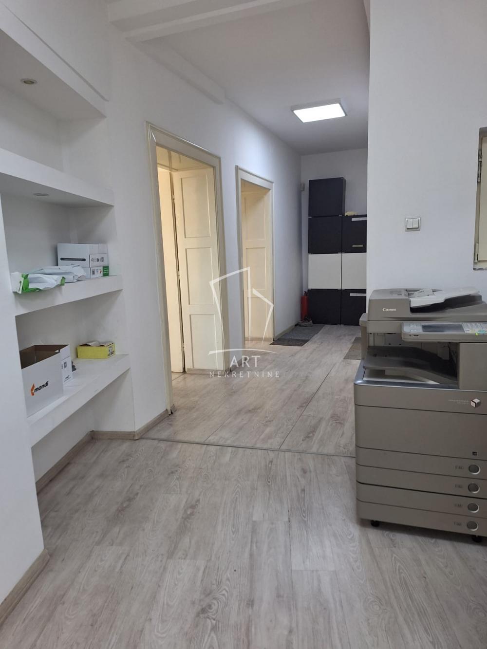 Slika 3 - Sremska,  Lokal za izdavanje, 107m2, 1.200€