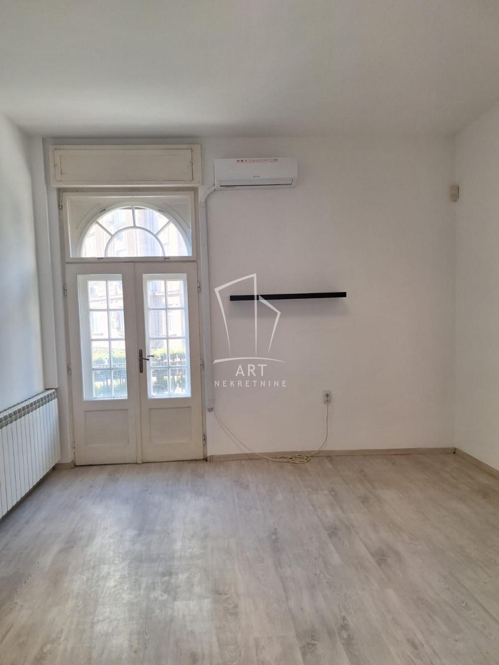 Slika 4 - Sremska,  Lokal za izdavanje, 107m2, 1.200€
