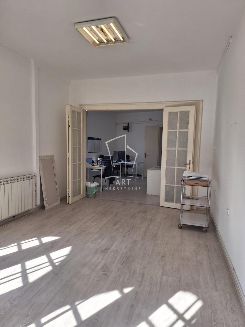 Slika 5 - Sremska,  Lokal za izdavanje, 107m2, 1.200€