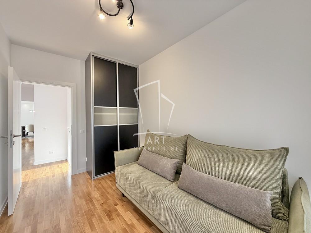 Slika 11 - Bulevar oslobođenja, Četvorosoban stan za izdavanje, 105m2, 1.400€