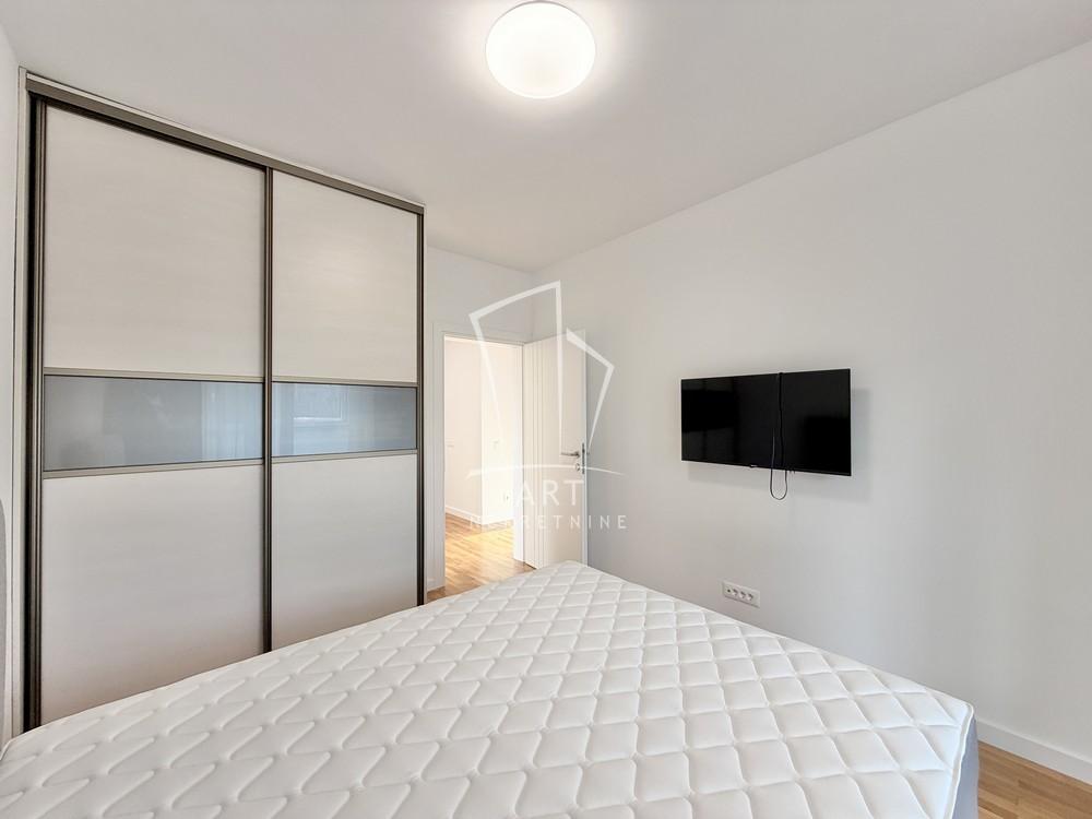 Slika 9 - Bulevar oslobođenja, Četvorosoban stan za izdavanje, 105m2, 1.400€