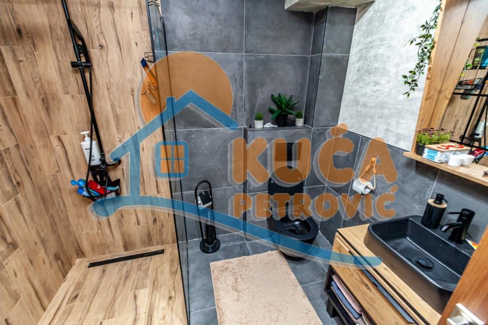 Slika 8 - Petra Aranđelovića,  Kuća na prodaju, 244m2, 327.000€