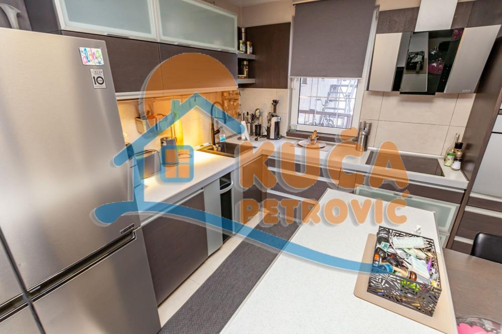 Slika 8 - Vojvode Tankosića, Četvorosoban stan za izdavanje, 128m2, 1.000€